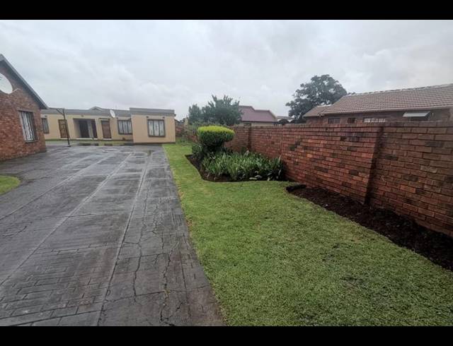 2 BEDROOM HOUSE FOR SALE IN DAWN PARK EXT